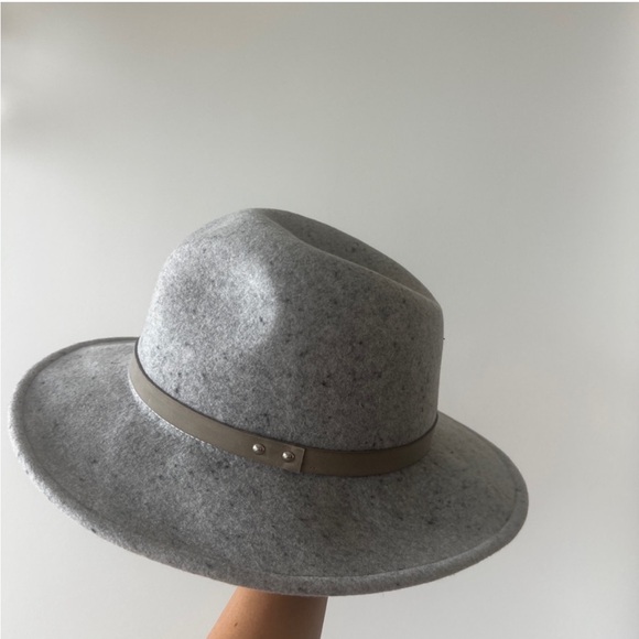 Club Monaco Wool Brim Hat Fedora
Made in Italy - Picture 7 of 10
